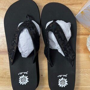 Yellow Box Sandy Sandals Flip-Flops Black Sequin NIB Size 11